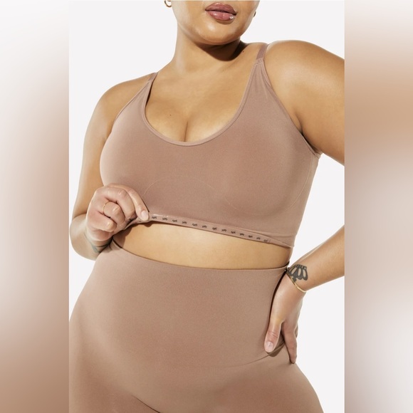 NWT Yitty Nearly Naked Shapewear Plunge Bra in Taupe Size 3X/4X - Picture 3 of 14